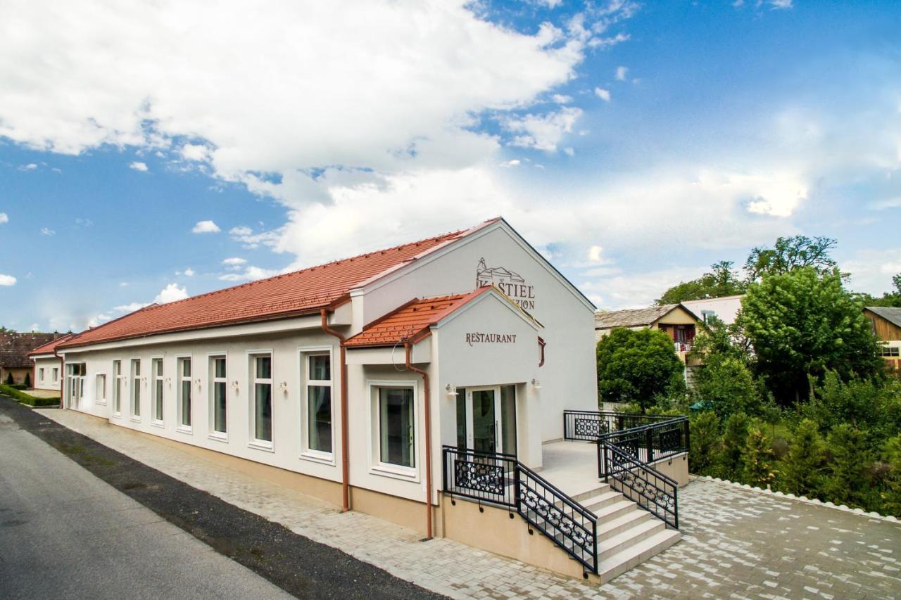 Am Kastiel Penzion Rimavska Sobota Εξωτερικό φωτογραφία